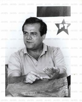 Retrato de Ronaldo Lessa (PSB), candidato vitorioso à prefeitura de Maceió nas eleições de 1992 ([Maceió-AL?], 2 out. 1992). / Crédito: Maurilo Clareto/Agência Estado.