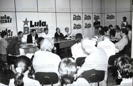 Entrevista coletiva da campanha Lula presidente à imprensa internacional, na sede do comitê nacional, nas eleições de 1994 (São Paulo-SP, 2 set. 1994). / Crédito: Ricardo A. Pereira.