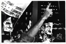 Festa da vitória da candidatura “Erundina Prefeita” (PT), realizada na Avenida Paulista nas eleições de 1988 (São Paulo-SP, 18 nov. 1988). / Crédito: Anselmo Picardi.
