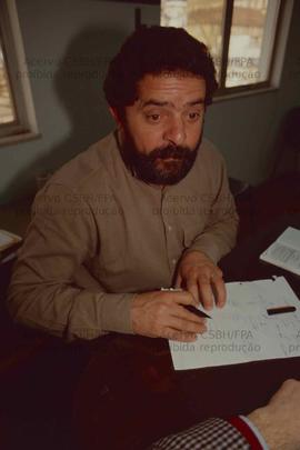 Lula, candidato à Presidência da República (PT), concede entrevista nas eleições de 1989 ([São Paulo-SP?], 1989). Crédito: Vera Jursys