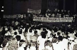 Ato contra a dívida externa organizado pela Comissão Pró-CUT, na Praça da Sé (São Paulo-SP, 1981)...