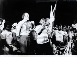 Comício da candidatura “Celso Daniel Prefeito” (PT) nas eleições de 1988 (Santo André, [out?]/[nov?] 1988). / Crédito: Roberto Parizotti