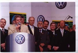Presidente Lula discursa no evento, no pátio da fábrica - [Comemoração de 50 anos da Volkswagen n...