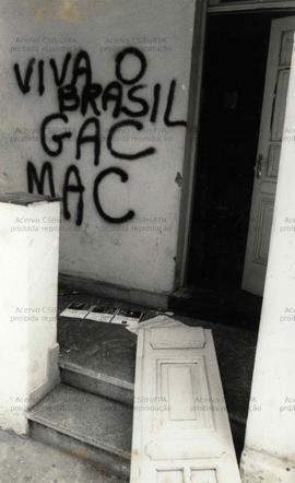 [Primeiro atentado terrorista contra a sucursal do jornal Em Tempo (Belo Horizonte-MG, 28 jul. 1978).] / Crédito: Autoria desconhecida/Em Tempo – Sucursal MG.