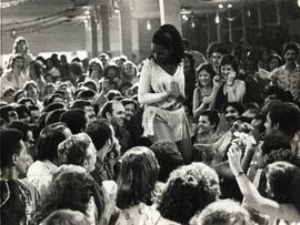 Festa de Carnaval em fábrica não identificada (Guarulhos-SP, 1978). / Crédito: Silvestre P. Silva.
