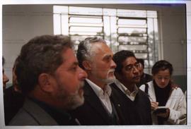 Visita da candidatura &quot;Lula Presidente&quot; (PT) comunidade carente nas [eleições de 2002?] ([São Bernardo do Campo-SP, 2002?]) / Crédito: Cesar Hideiti Ogata