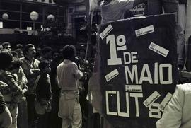 Passeata dos bancários no Centro convocando ao ato de 1º de Maio (Dia do Trabalhador) (São Paulo-SP, 1982). Crédito: Vera Jursys