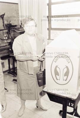 Luiza Erundina, prefeita de São Paulo pelo PT, no dia da votação nas eleições de 1989 (São Paulo-SP, nov. 1989). Crédito: Vera Jursys