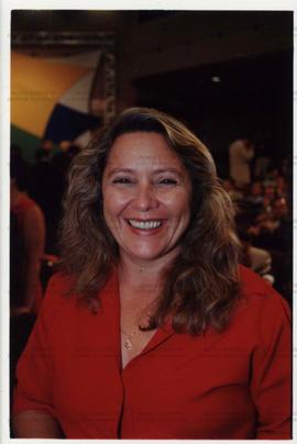 Retrato de Erika Kokai no evento na gravação de programa eleitoral da candidatura &quot;Lula Presidente&quot; (PT) nas eleições de 2002 (São Paulo-SP, 2002)] / Crédito: Autoria desconhecida