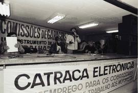Assembleia do Sindicato dos Condutores de Veículos Rodoviários de São Paulo contra a implementação da catraca eletrônica pela CMTC (São Paulo-SP, 12 jul. 1990). Crédito: Vera Jursys