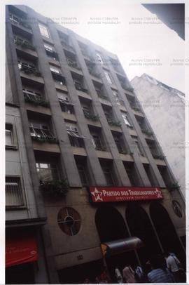 Fachada do Diretório Nacional do PT (São Paulo-SP, 2002). / Crédito: Roberto Parizotti