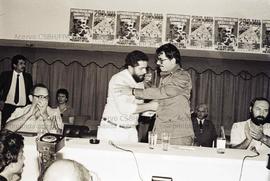 Visita de Daniel Ortega (Nicarágua), líder da Revolução Sandinista, ao sindicato dos metalúrgicos (São Bernardo do Campo-SP, 22 mar. 1985). Crédito: Vera Jursys