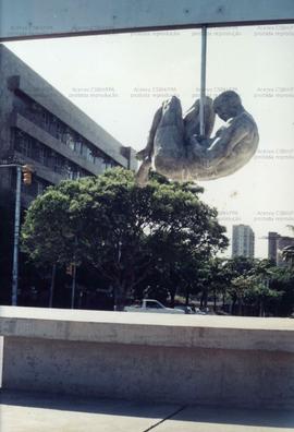 Monumento contra a tortura (Recife-PE, 1993). / Crédito: Clóvis Campêlo.