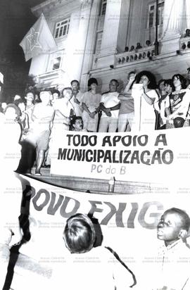 Ato do movimento pró municipalização do transporte ([Rio de Janeiro-RJ?], 11 abr. 1989). / Crédito: Nivair Neves.
