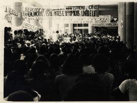 Ato de luta pela Anistia realizado no Dia Nacional Protesto (Rio de Janeiro-RJ, 28 mar. 1978).  / Crédito: Autoria desconhecida.