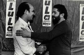 Sessão de fotos com candidaturas do PT durante as eleições de 1982 (Local desconhecido, 1982). / ...