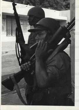 Soldados tomam as ruas (Nicarágua, Data desconhecida). / Crédito: Autoria desconhecida.
