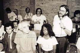 Ato cultural em apoio à candidatura “Suplicy vereador” (PT) nas eleições de 1988 (São Paulo-SP, 1988) . Crédito: Vera Jursys