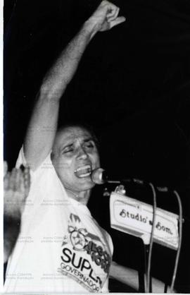 Comício da candidatura “Suplicy Governador” (PT), realizado na Praça da República nas eleições de 1986 (São Paulo, 1986). / Crédito: Carlos Fernando C. Santos.