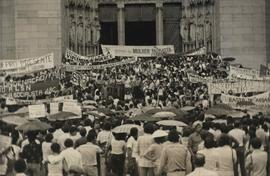 Encerramento do Congresso da Mulher Paulista, 3o (São Paulo-SP, 8 mar. 1981). / Crédito: Sônia Parma.