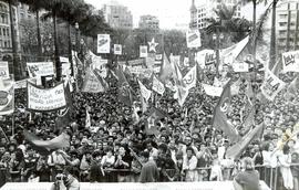 Comício da candidatura “Lula Presidente” (PT) na praça da Sé nas eleições de 1989 (São Paulo-SP, 17 set. 1989). / Crédito: Aguinaldo Zordenoni
