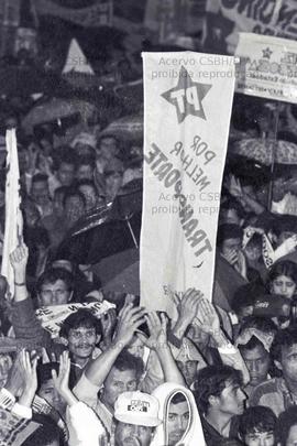 Comício da candidatura “Suplicy governador” (PT) realizado na Praça da Sé nas eleições de 1986 (S...