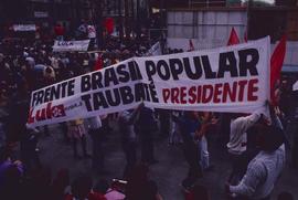 Comício da candidatura “Lula Presidente” (PT) na Praça da Sé, nas eleições de 1989 (São Paulo-SP,...