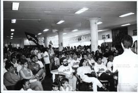 [Reunião da militância da campanha Lula presidente no comitê nacional nas eleições de 1994 (São Paulo-SP, 1994).] / Crédito: Autoria desconhecida.
