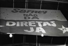 Comício pelas “Diretas Já”, realizado na Praça da Sé (São Paulo-SP, 12 jul. 1987). / Crédito: Márcia Piva.
