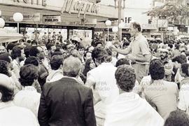 [Caminhada da candidatura “Suplicy prefeito” (PT) pelo Centro nas eleições de 1985?] (São Paulo-S...
