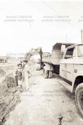 Obras de canalização do córrego na zona sul, realizado pelo Governo da Erundina (São Paulo-SP, da...