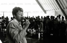 Prefeita Ângela Guadagnin em debate com moradores do Conjunto D. Pedro I (São José dos Campos-SP,...