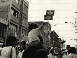 Manifestação dos metalúrgicos do ABC durante greve (São Paulo, 1980). / Crédito: Autoria desconhecida.