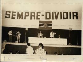 Assembléia dos trabalhdores metalúrgicos de São Paulo pela Campanha Salarial, no Cine Roxy, no Brás (São Paulo-SP, 26 set. 1980). / Crédito: Mário Dalcendio