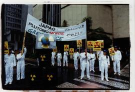 Manifestação do Greenpeace contra o plutônio ([São Paulo-SP], 25 dez. 1992). / Crédito: Heitor Hu...