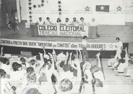 Ato contra a formação do Colégio Eleitoral (Local desconhecido, [1984-1985?]). / Crédito: Vera Jursys/Agência Foton