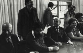 Encontro dos partidos de oposição ao governo militar (Brasília-DF, [mai?] 1981). / Crédito: Autoria desconhecida.