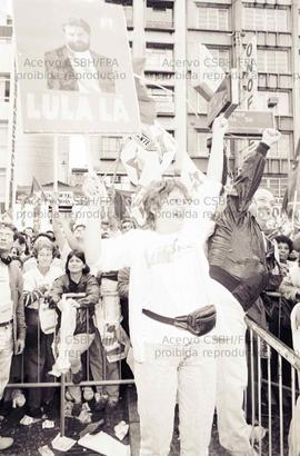 Caminhada e comício da candidatura “Lula Presidente” (PT) na Praça da Sé, nas eleições de 1989 (S...