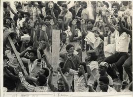 Manifestação dos trabalhadores da contrução civil em greve ([Belo Horizonte-MG?], ago. 1979). / Crédito: Autoria desconhecida.