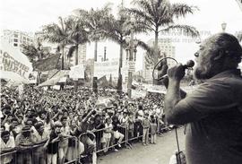 Ato do 1º de Maio, Dia do Trabalhador, na Praça da Sé (São Paulo-SP, 01 mai. 1989). Crédito: Vera...