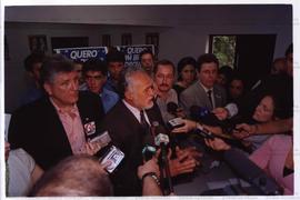 Entrevista coletiva à imprensa concedida José Genoino (PT) nas eleições de 2002 (Local desconhecido, 2002) / Crédito: Autoria desconhecida