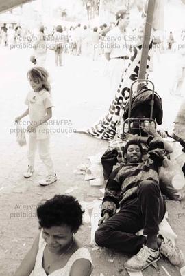Ato na Prefeitura por moradia, organizado pelos [Sem-Teto?] (São Paulo, jul. 1993). Crédito: Vera Jursys