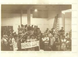 Reunião de 400 moradores de favela do Butantã reivindicando luz (São Paulo-SP, 27 jan. 1979). / C...
