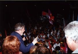 Comício da candidatura &quot;Lula Presidente&quot; (PT) nas eleições de 2002 (São Paulo, 2002) / Crédito: Autoria desconhecida