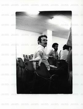 Primeira reunião do Movimento Pró-PT (Osasco-SP, 30 jan. /[fev.] 1979). / Crédito: Ricardo Girald...