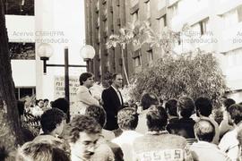 Manifestação de apoio da candidatura “Suplicy prefeito” (PT)  à greve dos servidores nas eleições de 1985 (São Paulo-SP, 1985). Crédito: Vera Jursys