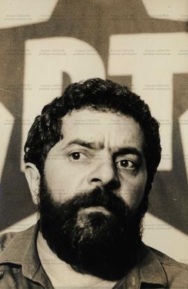 Retrato de Lula em evento não identificado do PT nas eleições de 1988 (Local desconhecido, 2 nov. 1988). / Crédito: Roberto Parizotti.