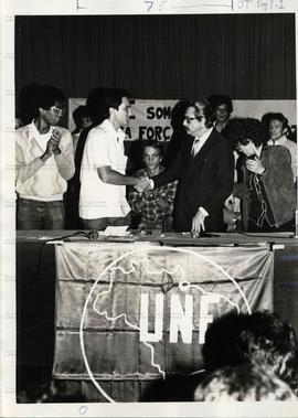 Ato posse da Diretoria da UNE no TUCA/PUC-SP (São Paulo-SP, nov. 1981). / Crédito: Vera Lúcia.
