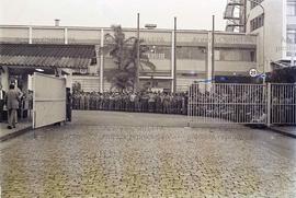 Greve dos metalúrgicos da Mercedes-Benz, da Ford e da Volkswagen (São Bernardo do Campo-SP, 1983). Crédito: Vera Jursys