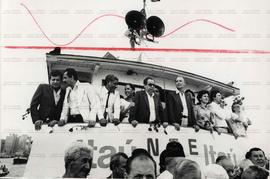 Festa religiosa dos navegantes nas eleições de 1982 (Porto Alegre-RS, 1982). / Crédito: Autoria desconhecida/Zero Hora.